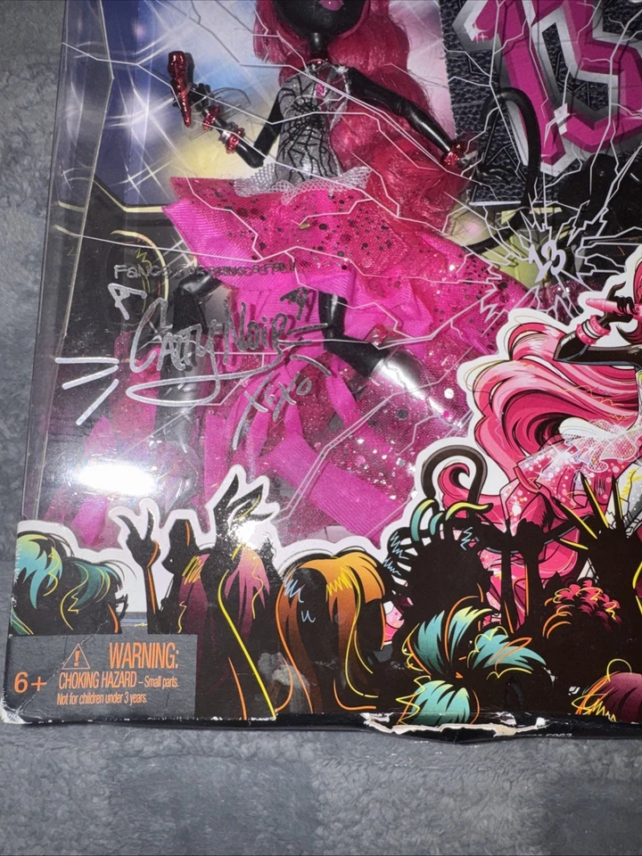 Muñeca coleccionable Monster High Catty Noir Xoxo 13 deseos nueva en caja 2013 colmillos Foto 3 de 4