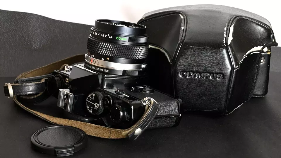 Olympus OM-2N Black 35mm Film SLR c/w Zuiko MC Auto-S 50mm f/1.4 Lens & Case Kit - Image 2 of 4