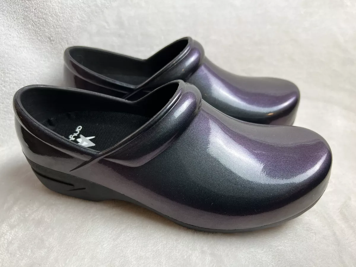 New Anywear Women s size 9 M Clogs Nurse Purple Shiny Slip