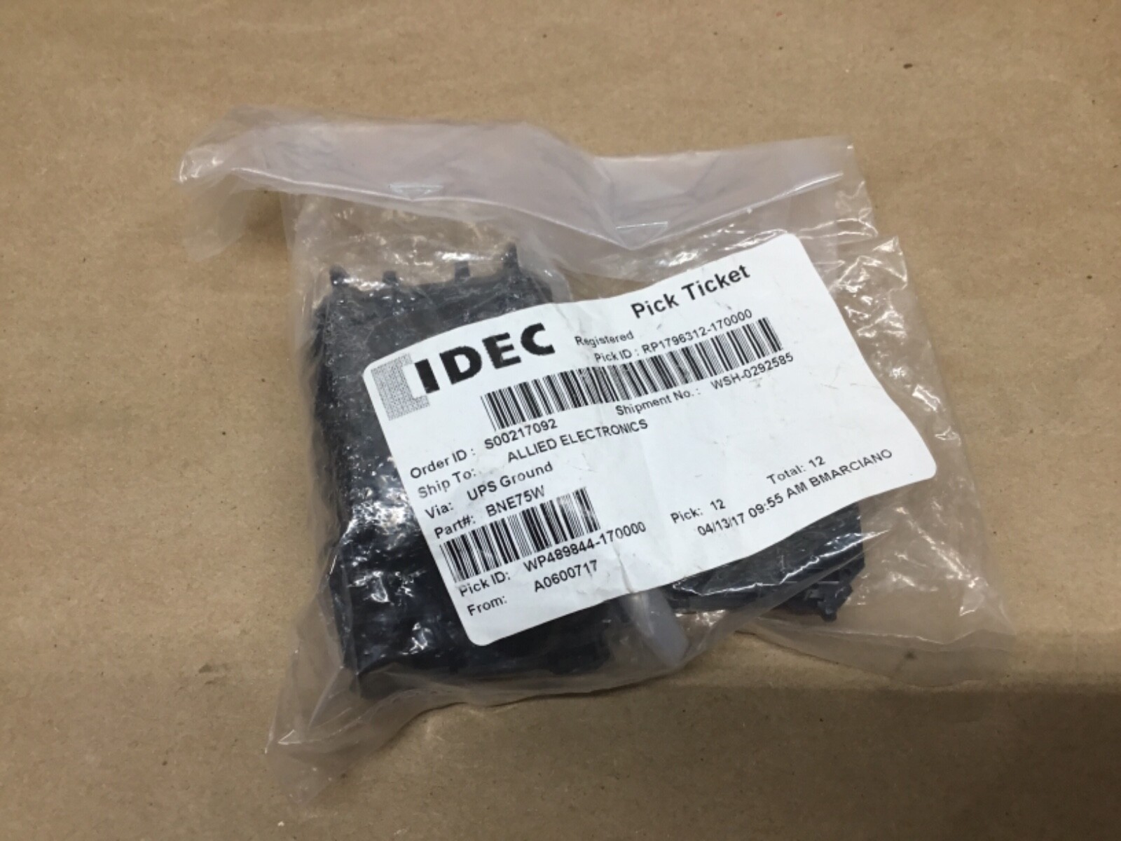 Pack Of 12 Idec BNE75W Terminal Block End Plate 600V #19C43TK