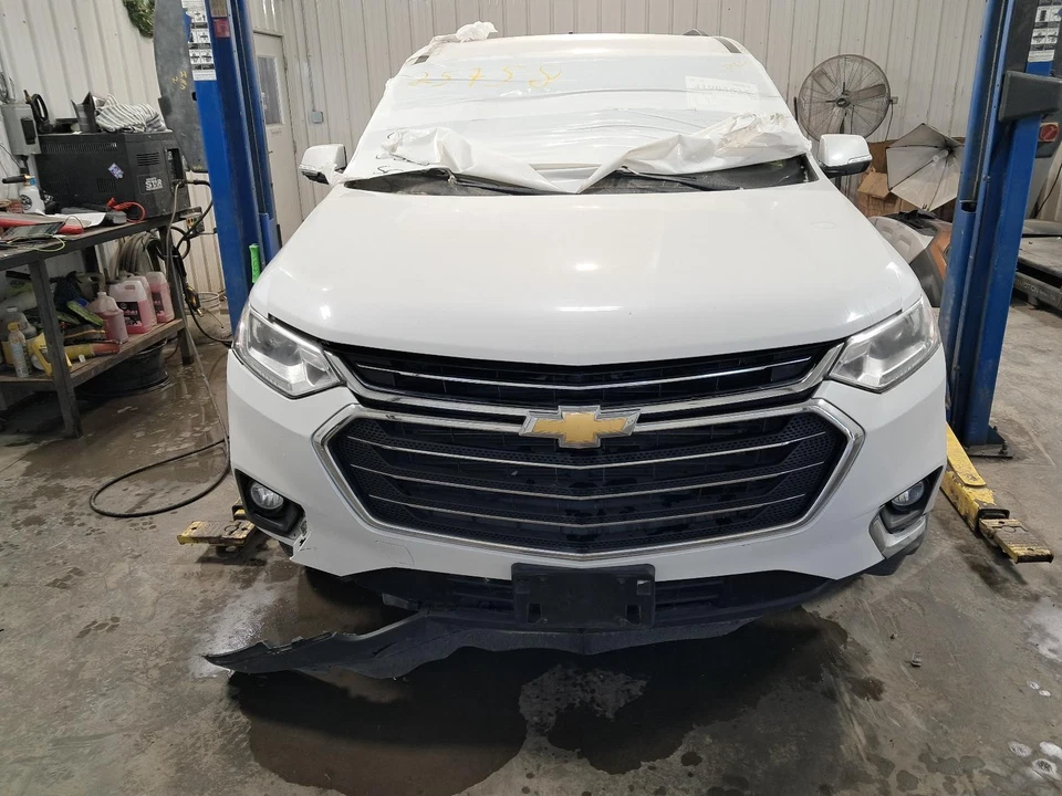 Used Front Right Door Interior Trim Panel fits: 2018 Chevrolet Traverse  Grade A — 第 2/4 张图片