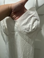 Vtg VANITY FAIR White Women  s Full Slip 100 Nylon Lace Pinup 38 L