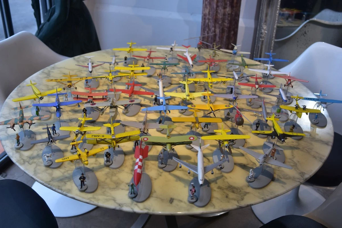 Collection figurines "En avion Tintin" 50 pièces complète