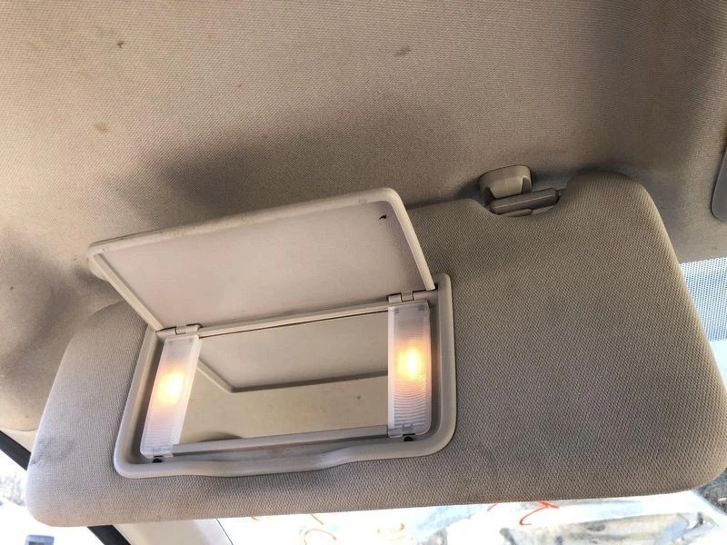 Parasol conductor izquierdo Honda HR-V 2016-2022 con conjunto de iluminación gris fabricante original Foto 2 de 4