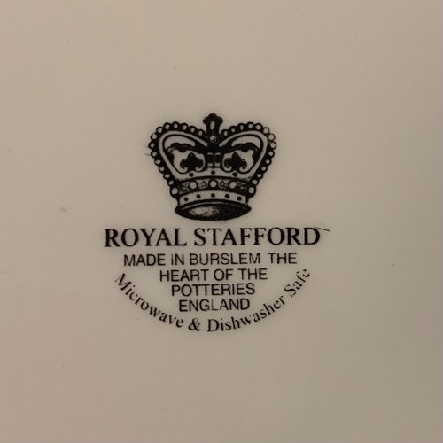8 piatti insalata Royal Stafford Christmas Home 8 3/8" Made in Burslem England - Foto 8 di 10