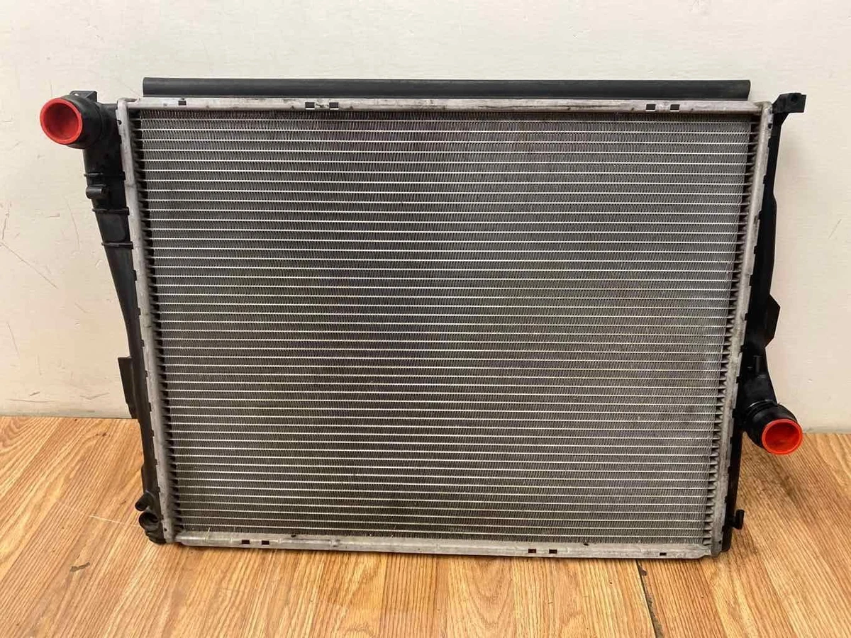 Used Engine Cooling Radiator 14362409D 17119071517 Fits 03 - 08 