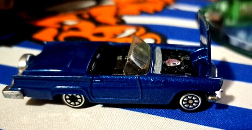 1997 Hot Wheels Vintage '57 T-Bird (Corgi)Metalflake Blue-Goodyear Play Set