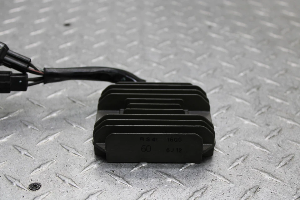 Suzuki SV650S 2007 regulador rectificador voltaje 32800-16G00  Foto 2 de 4