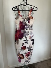 New Look Floral Fitțed Dress Size 8