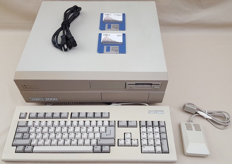 Commodore Amiga 2000 A2000 Desktop Computer w/Keyboard & Mouse - JA1016414