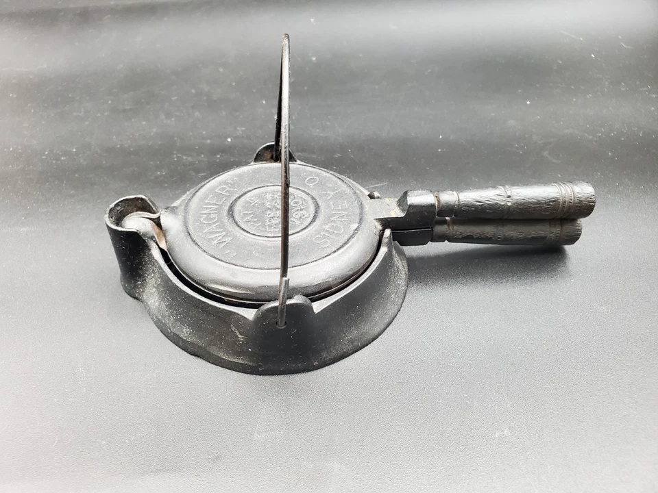 Vintage Wagner Sidney Waffle Iron Salesman Sample 1910 Complete 4 Pieces - Image 2 of 4