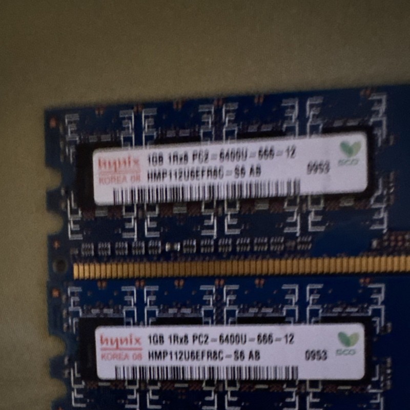 Hynix 2GB (2x1GB) DDR2 SDRAM DIMM PC2-6400U 240-Pin HMP112U6EFR8C-S6 AB