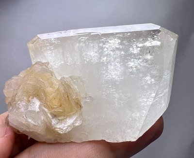 628 CT. Rare DMG Free Topaz Crystal W Flower Shape Mica - Nuristan, AFG