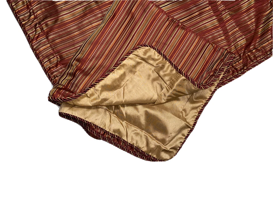 Fundas de almohada JC Penney Home fundas de lujo descontinuadas rayas rojas imitación seda euro Foto 3 de 4