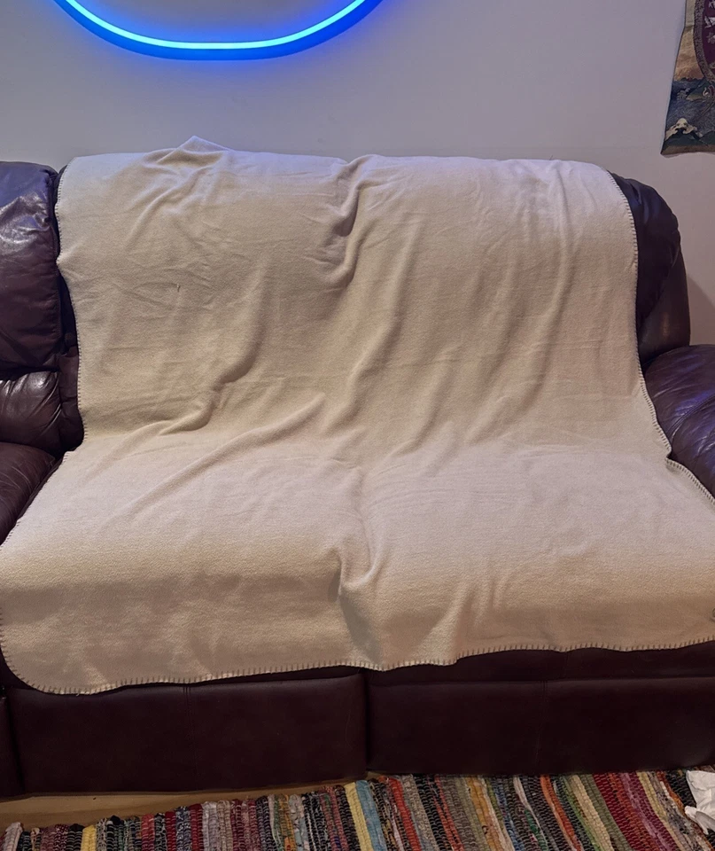 Vintage Apple logo Throw Blanket  - Image 3 of 4