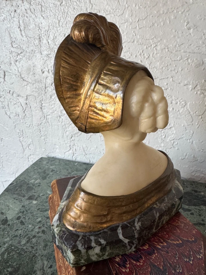 Antiguo busto de mujer de alabastro y bronce sobre pedestal de mármol verde Foto 2 de 4