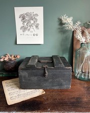 Valigetta militare vintage in legno dipinto nero