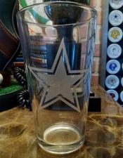 Dallas Cowboys Set of 8 Pint Glasses By The Memory Company New In Box!!!