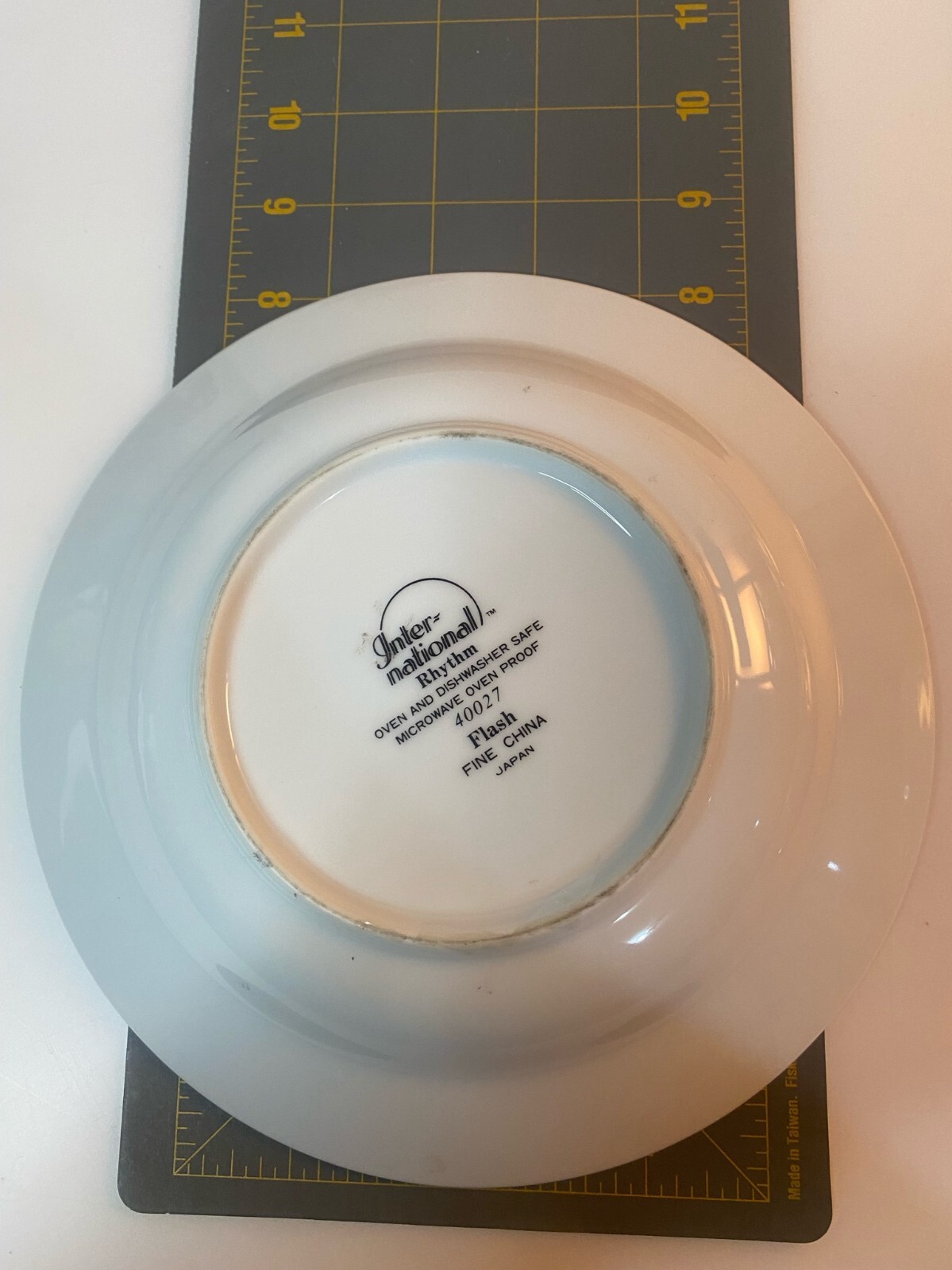 Rhythm international flash 3 salads plate and 1 bowl - abstract rainbow pattern