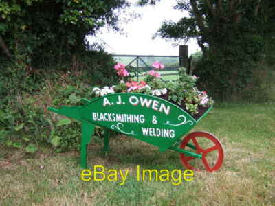 Foto 6x4 Ein schönes Stück Signatur an einer Landstraße, Pembs. Bengalen\/SM953 um 2006