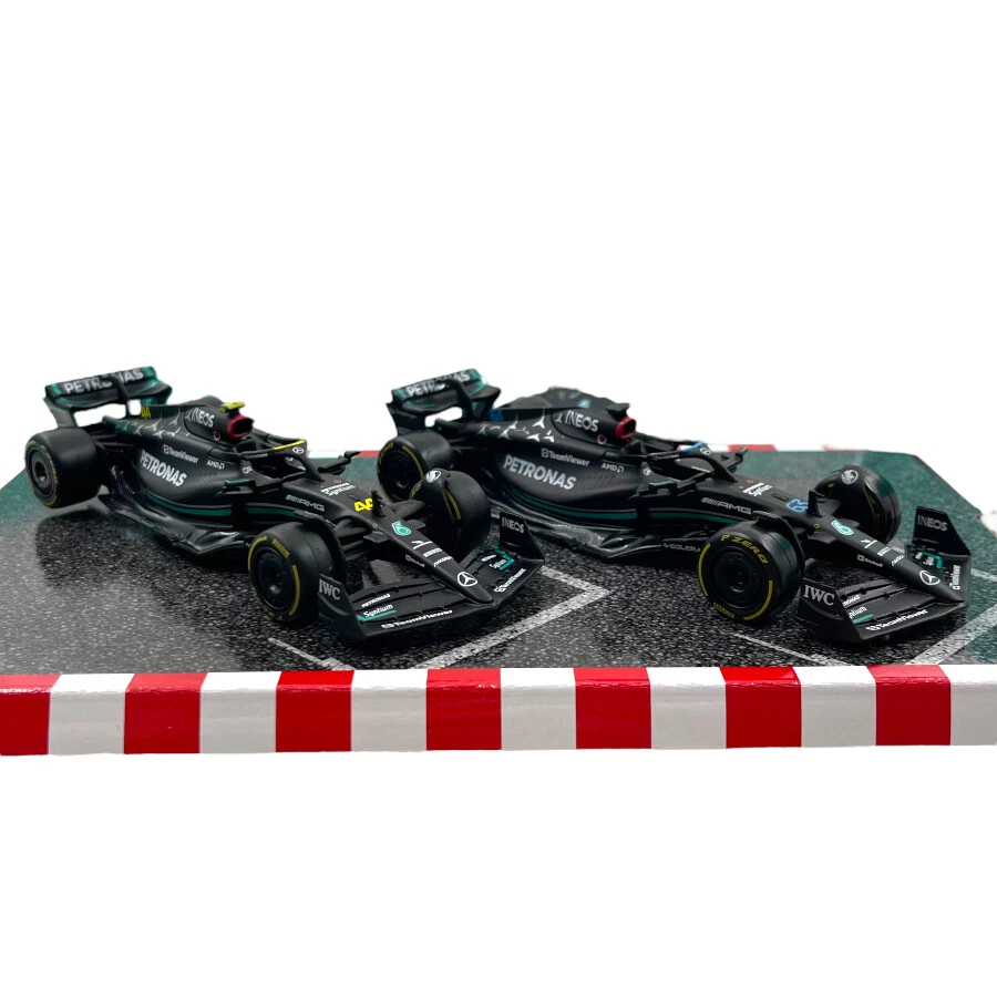 Set Modellini F1 Bburago 1/43 Mercedes AMG W14 E Performance L. Hamilton #44-... - Immagine 2 di 4