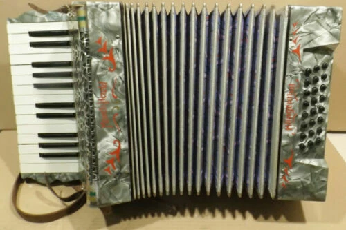 Antike Akkordeons