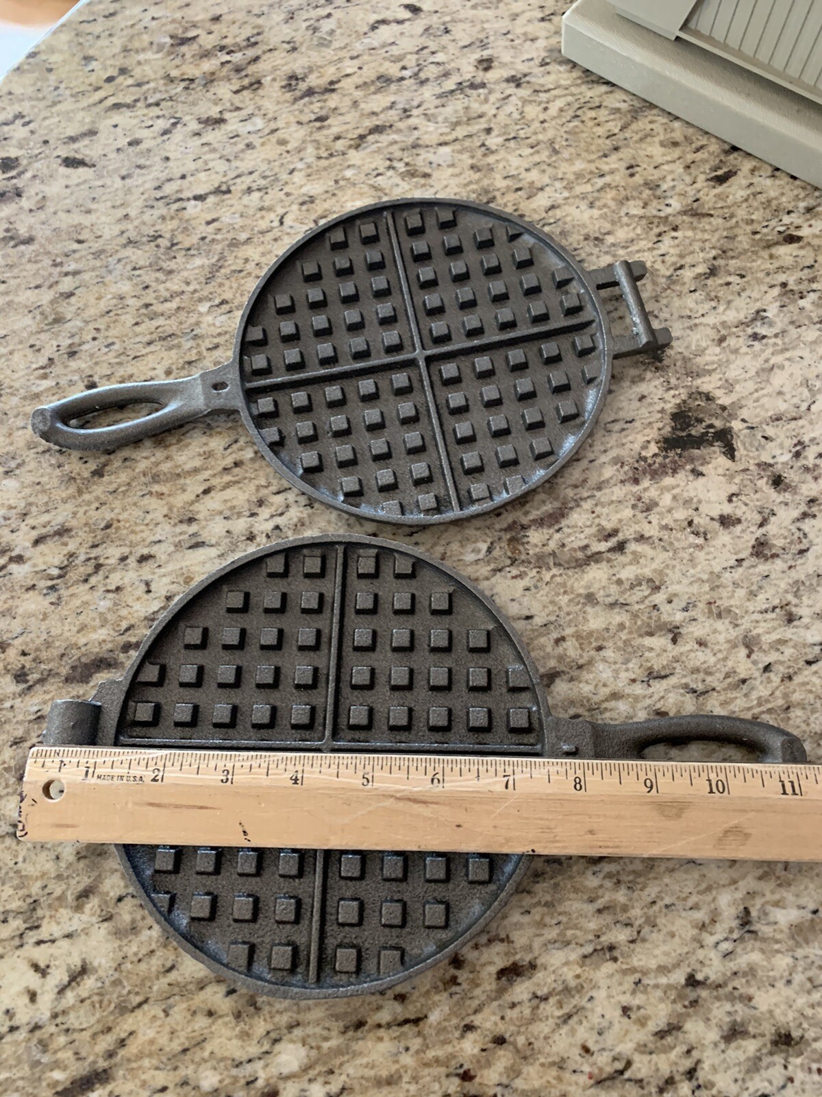 Cast Iron Rome 2 Piece Hinged Waffle Iron Maker Round  6.5&rdquo; Cooking Excellent