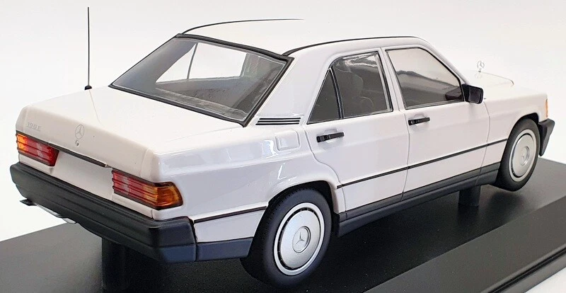 Minichamps 1/18 Scale 155 037002 - 1982 Mercedes Benz 190E (W201) - White - Image 2 of 4