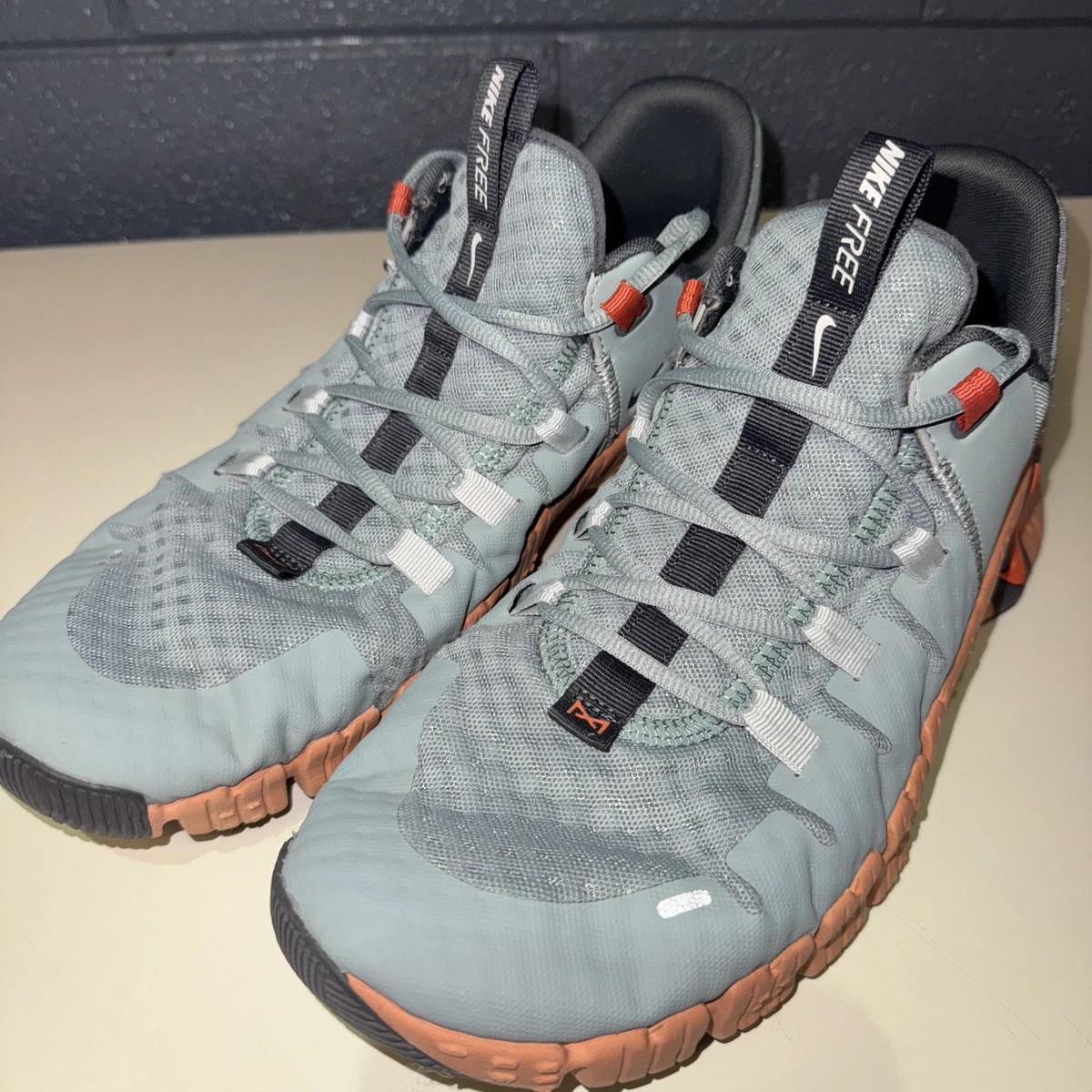 Nike Free Metcon 5 Training Shoes sage green and orage EUC Amazon.com | Nike Men main image 4