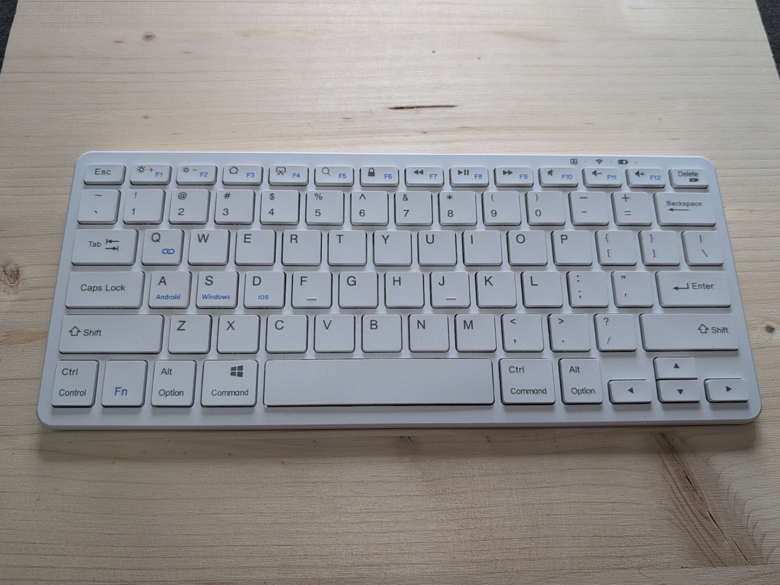 Slim Cordless BT Keyboard for iOS, Android, Windows and Mac 