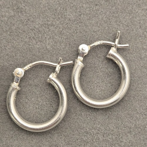 Delicados pendientes de aro de plata de ley 925 de 1 gramo pequeños elegantes de 1/2" de ancho - Imagen 4 de 6
