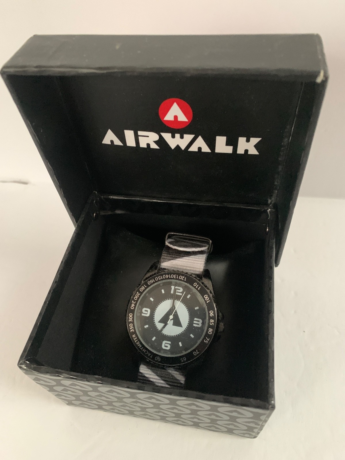 New 2016 Airwalk Mens Watch Analog Quartz Black Nylon Nato Strap Still Boxed