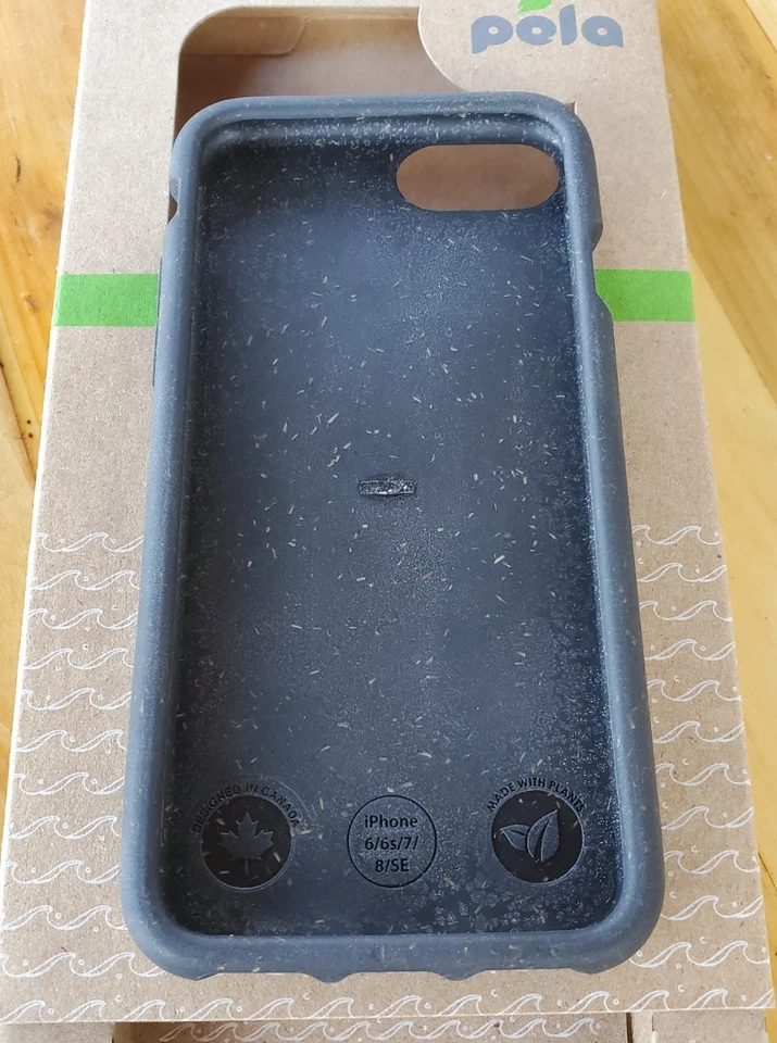 Funda trasera tipo billetera suave negra ecológica Pela iPhone 6/6s/7/8/SE Foto 4 de 4