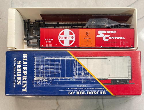 Branchline 1718 Ho Santa Fe 15.2m Stecker Tür Boxcar Standard Stil 5978 | Zustand: Neu