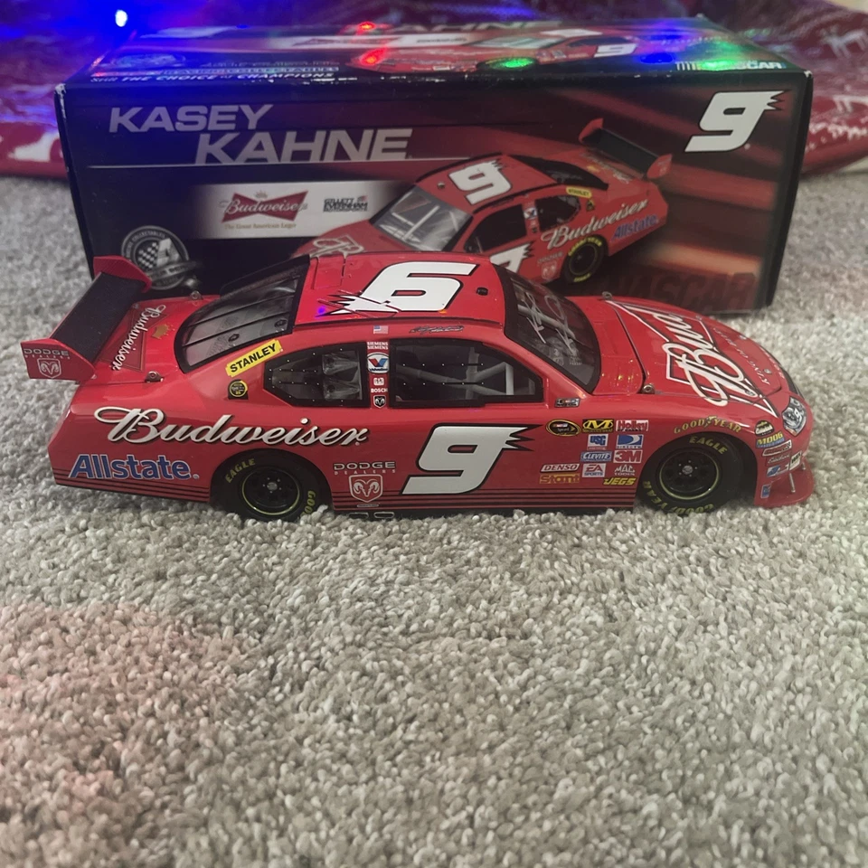 Dodge Charger 2008 Kasey Kahne #9 Budweiser 1:24 ARC Platinum firmado Foto 3 de 4