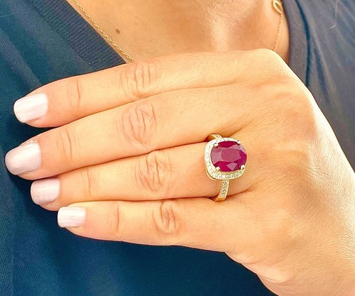 ANILLO HALO CLAVIJA DE ORO AMARILLO SÓLIDO 14K COJÍN RUBÍ Y CORTE REDONDO DE DIAMANTES 5,80CTW - Imagen 8 de 10