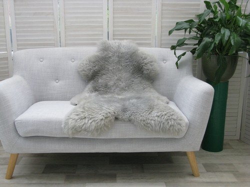 GENUINE BRITISH SHEEPSKIN RUG HIDE DYED GREY SOFT SOFA CHAIR FLOOR COVER M233 - Picture 3 of 17