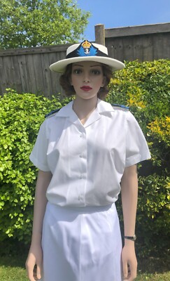 UNIFORMS OF WORLD WAR Ⅱ UNIFORMS OF WORLD WAR Ⅱ MILITARY UNIFORMS WORLD WAR II BY