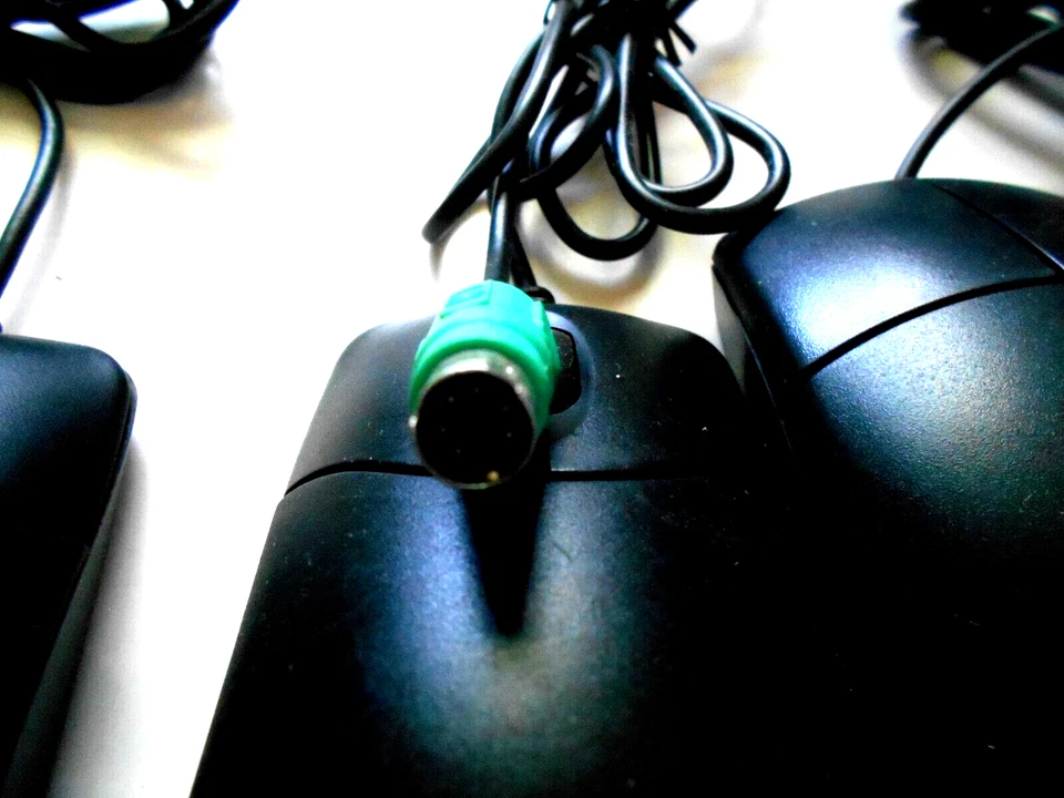 Assorted PS/2 IBM, Compac, Lynx Computer Mice w/6 pin connectors - Image 2 of 3