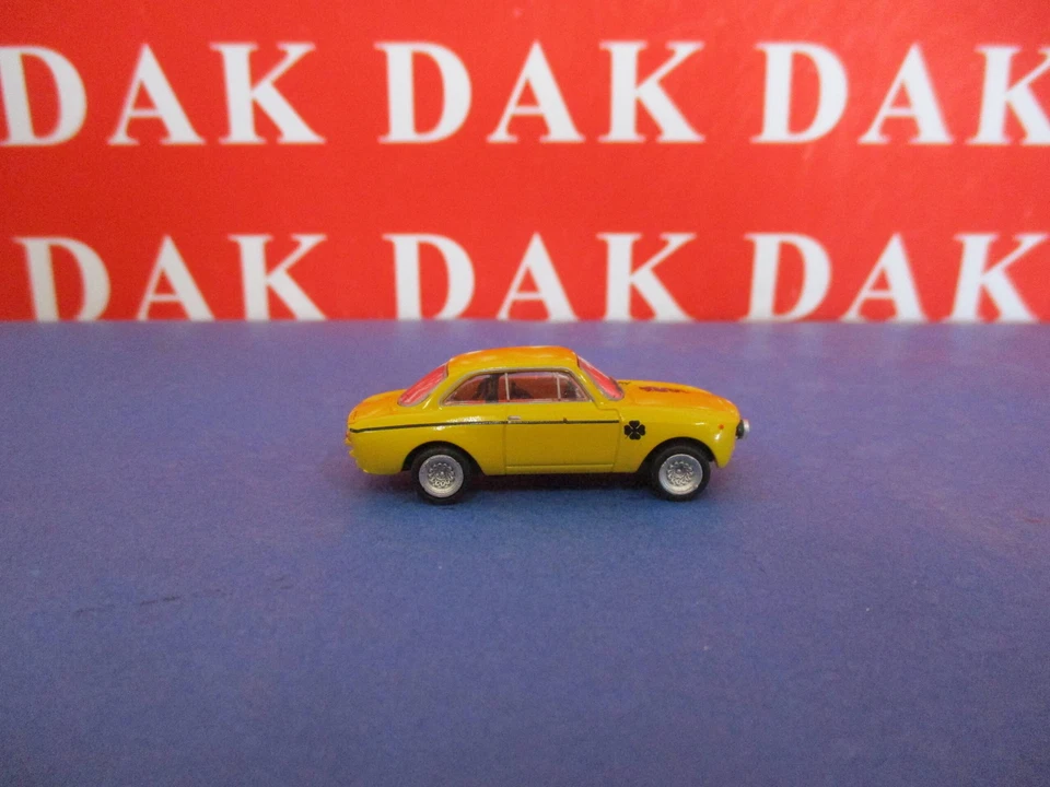 1/87 Modellino Auto Alfa Romeo GTA 1300 Gialla 1971 by Brekina - Immagine 4 di 4