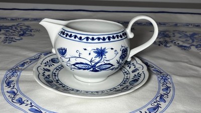 2 tlg. Kahla Zwiebelmuster Porzellan Sauciere & Unterteller spülmaschinenfest