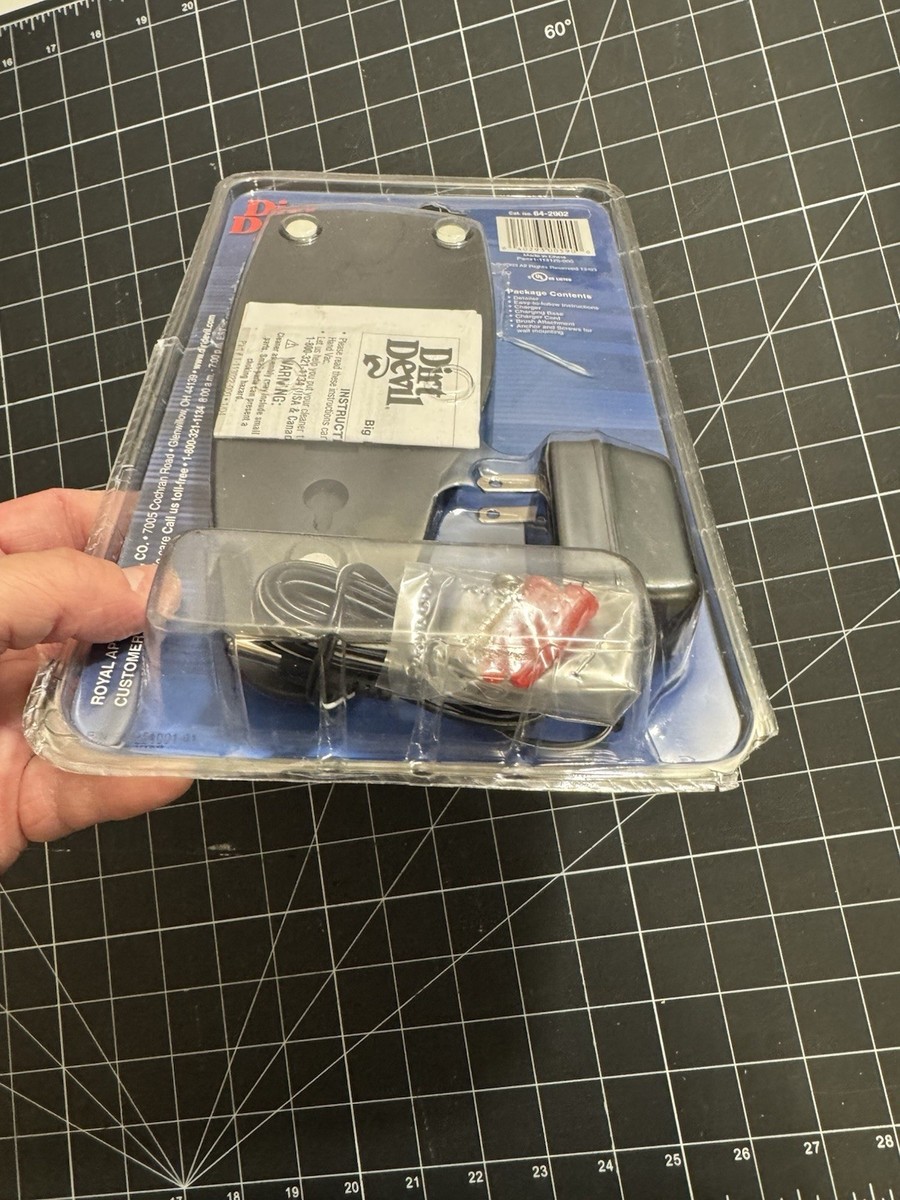 小型インテリアクリーナー 。シルバーカラーDirtDevil Dirt Devil Detail Cordless Vacuum Cleaner with Charger Base