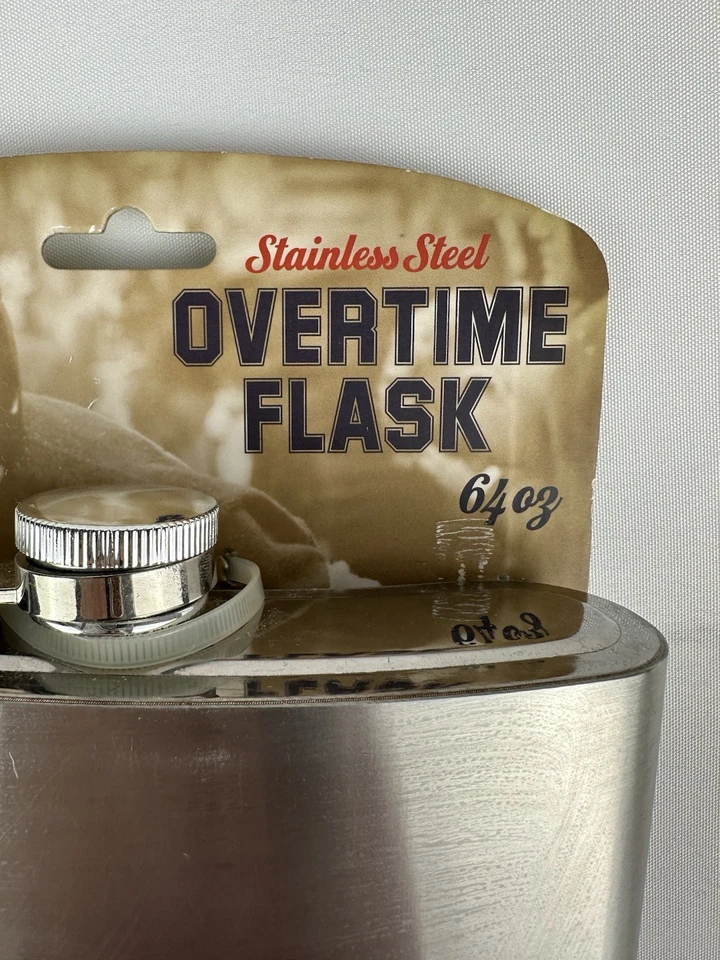 Frasco de horas extras de acero inoxidable Wembley edición limitada 64 oz. Nuevo en caja Foto 3 de 4