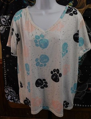 Pastel Paw Print Tee With 90s Style Graphic Design