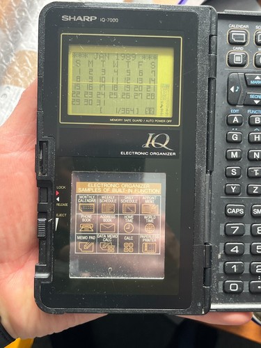 Vintage Sharp IQ-7000 Personal Electronic Organiser, working - Afbeelding 5 van 8