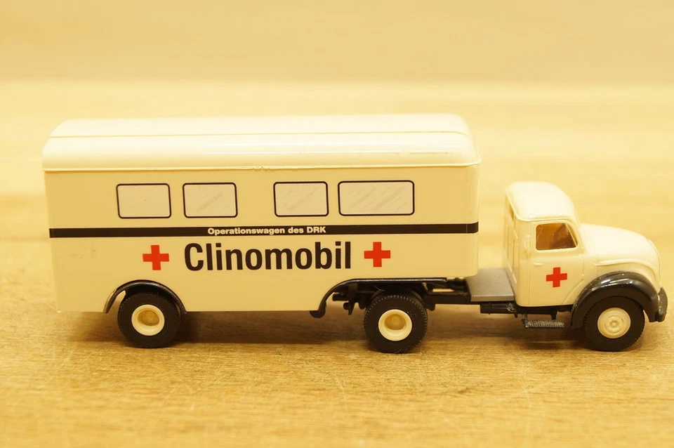 HO 1:87 Brekina SoMo Magirus S 4500 Koffersattelzug "Clinomobil DR" NUOVO in OVP - Immagine 3 di 4