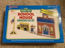 VINTAGE TOOTSIE TOY SESAME STREET School House HARDWOOD PLAY SET