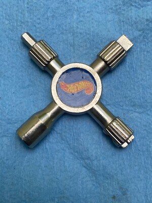 1997 Hot Wheels Mechanix 4 Way Lug Allen Wrench Multi Tool Hex Nut Screwdriver 