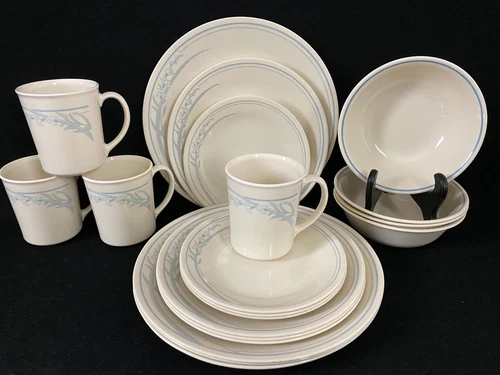 20 Piece Vintage Corelle Blue Lily Floral Dish Dinner Set Service for 4