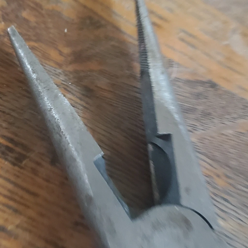 Alicate de corte Stanley Needle Nose Fat Max 8 1/2” de largo 89-870 HT#153 Foto 4 de 4